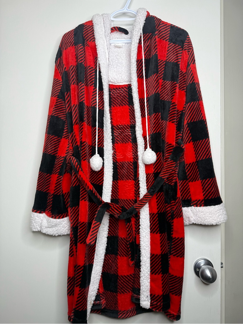 Cozy Red & Black Buffalo Plaid Fleece Robe with Sherpa Trim and Pockets